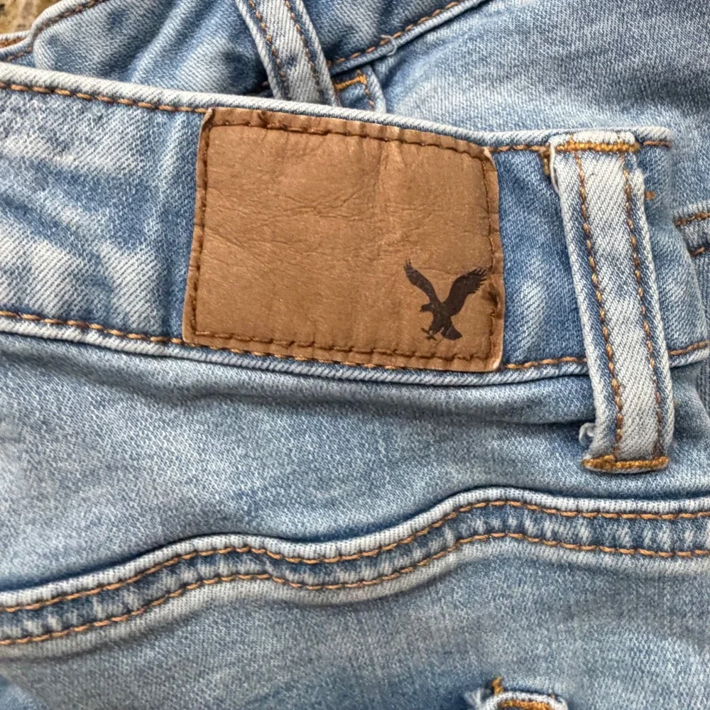 American Eagle Hi-Rise Shortie Light Wash Super Stretch Denim Shorts Size 14